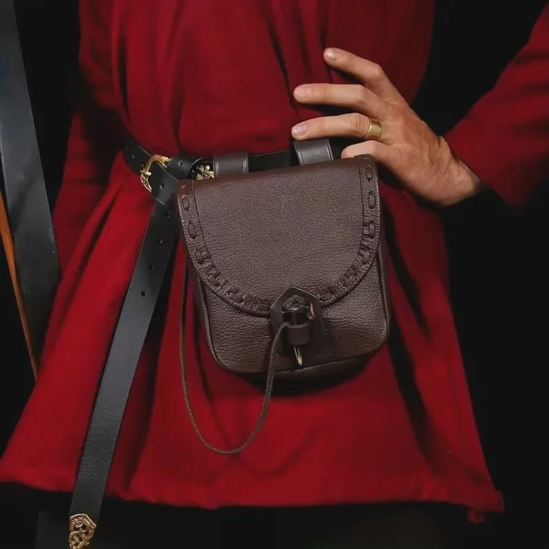 Mythrojan “The Adventurer’s” Belt Bag with Horn Toggle, ideal for SCA LARP reenactment &amp; Ren fair, Full Grain Leather, Black 7”